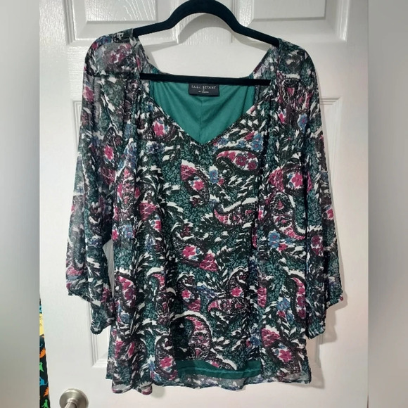 NWOT Lane Bryant Green Paisley Classic V-Neck Shimmer Top in Size 18 - Picture 2 of 11